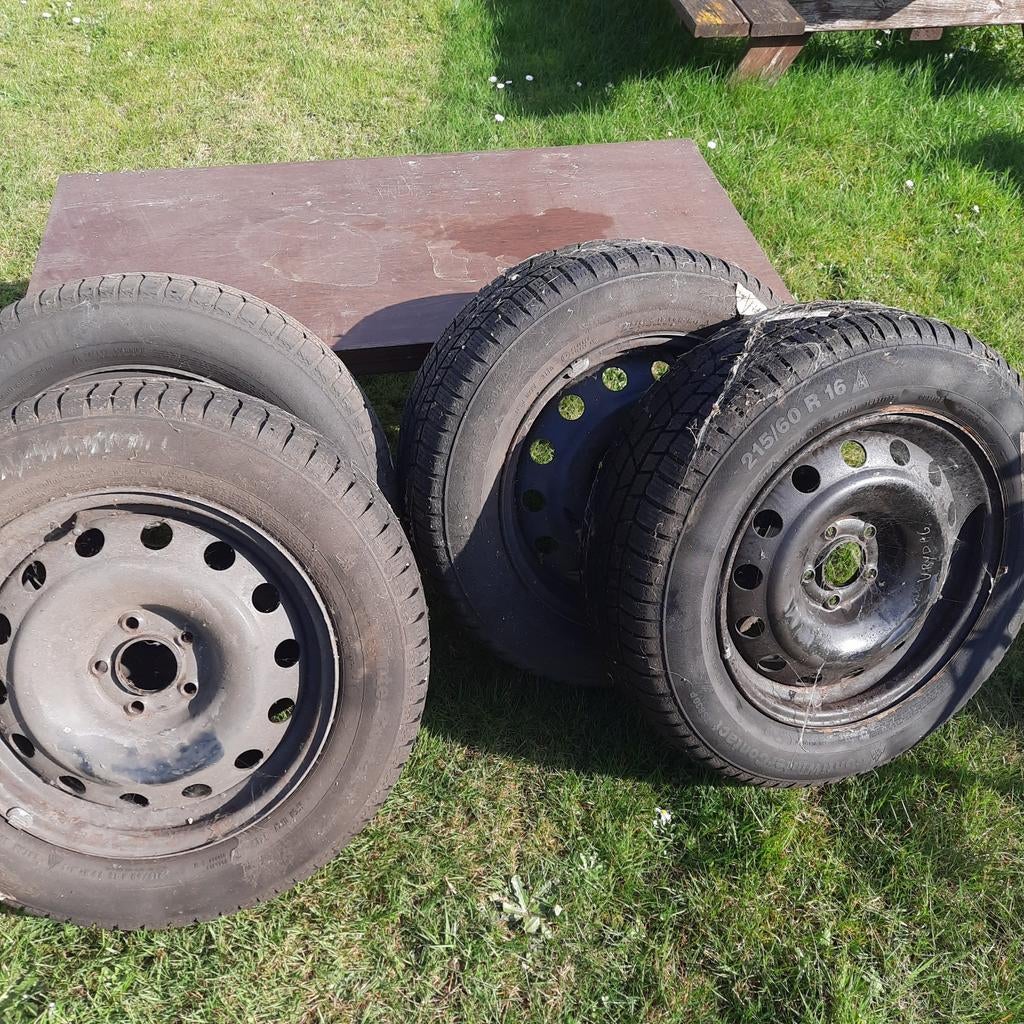 Pneus d'hiver Continental. 215/60 R16. Avec rebord, Autos : Divers, Remorques Pièces, Enlèvement