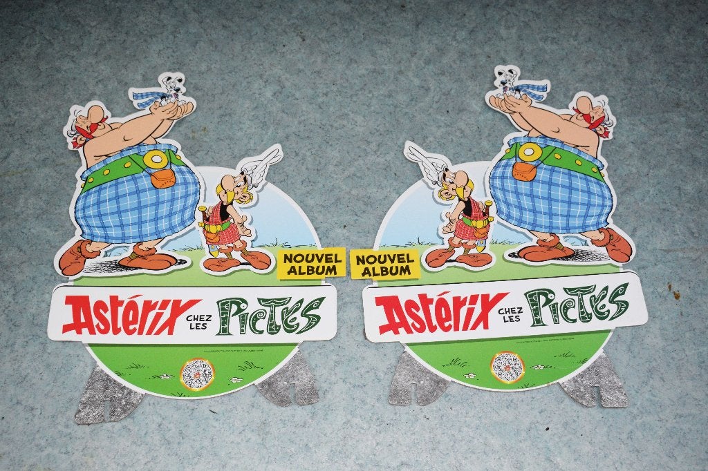 liquidation 2 plv carton BD bande dessinée asterix pictes, Enlèvement ou Envoi, Schtroumpfs, Utilisé