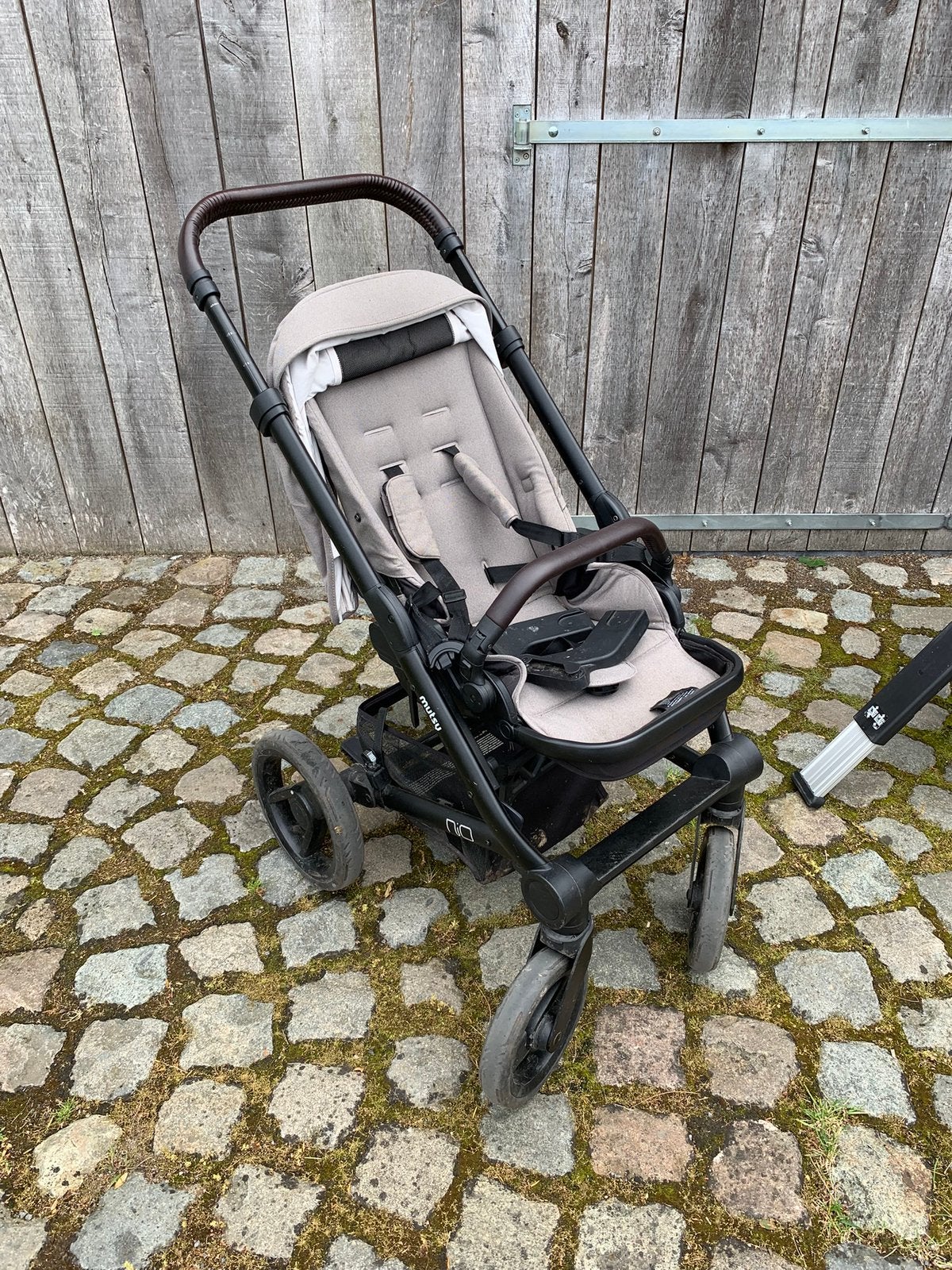 Mutsy nio met maxi cosi en autobase, Ophalen, Zo goed als nieuw