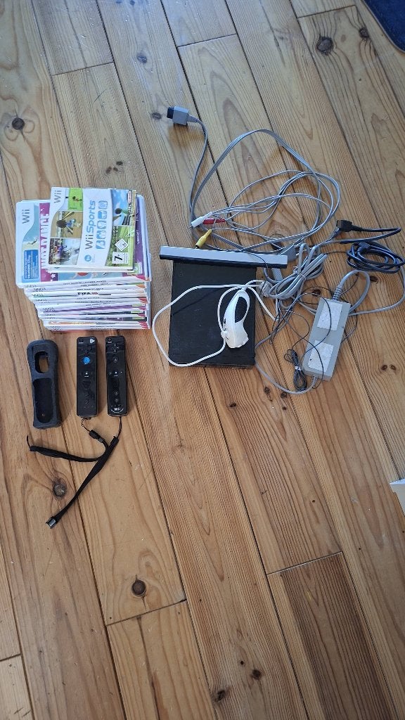 Nintendo Wii + 2 télécommandes + manette +17 jeux !, Ophalen, Gebruikt