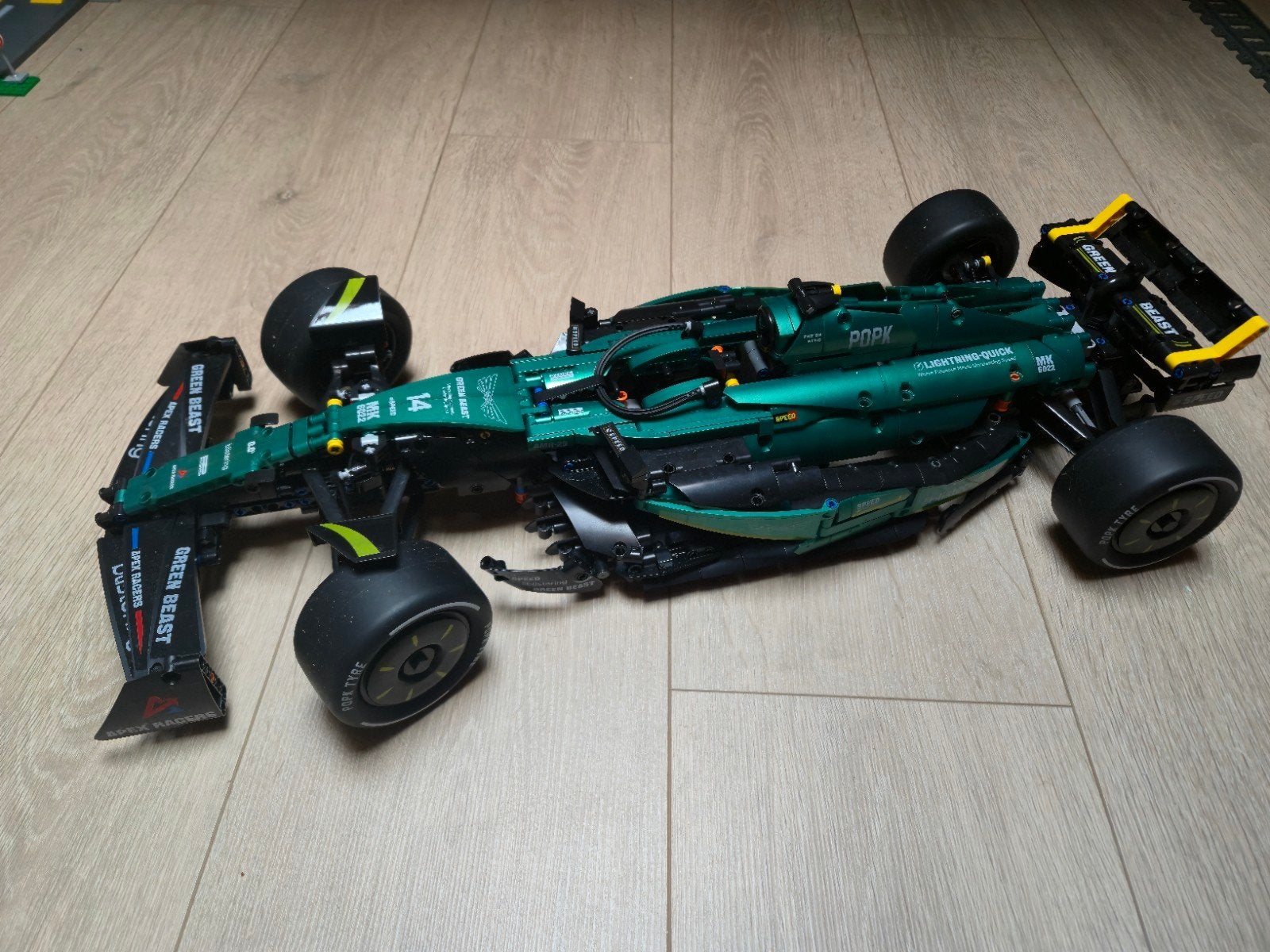(lego technic) aston Martin f1 formule race auto xxl, Enlèvement