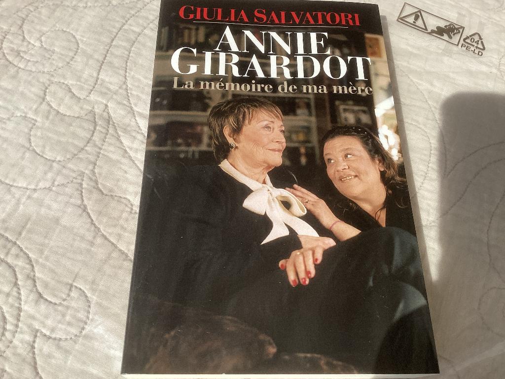 ANNIE GIRARDOT. La memorie de ma Mere., Boeken, Biografieën, Ophalen of Verzenden, Zo goed als nieuw, Film, Tv en Media