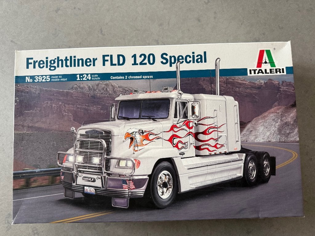 Italeri Truck Freightliner FLD 120 Special schaal 1/24, Hobby en Vrije tijd, Italeri, Groter dan 1:32, Nieuw, Ophalen of Verzenden