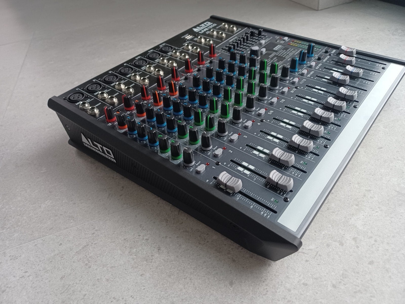 Alto Live 1202 – Table de mixage 12 canaux – USB – effets, Enlèvement