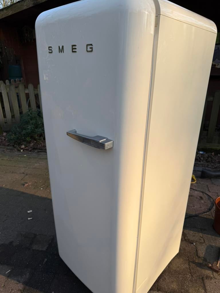 SMEG koelkast met vriesvak, Elektronische apparatuur, Ophalen, Zo goed als nieuw, Met vriesvak