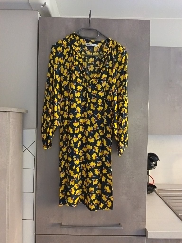 ZARA geelblauwe bloemenjurk met lange mouwen M, Kleding | Dames, Zara, Ophalen of Verzenden, Nieuw, Meerkleurig