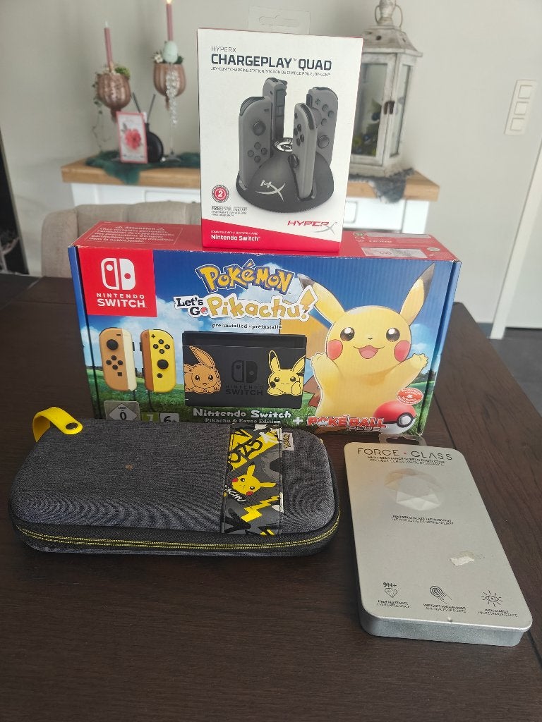 Nintendo Switch Limited Edition Pikachu & Eevee, Ophalen of Verzenden, Zo goed als nieuw