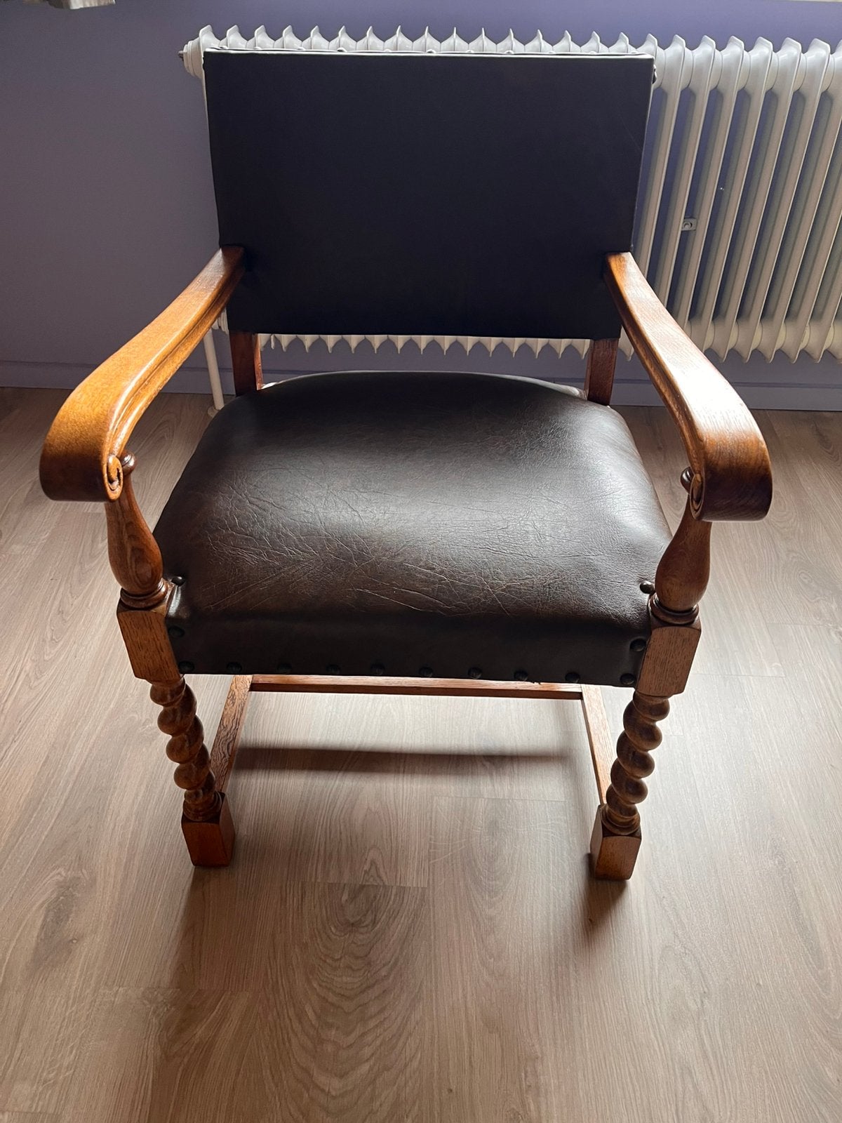 Vintage stoel uit een raadzaal, Ophalen