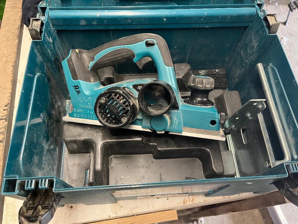 Makita DKP180 Accuschaaf 18V + 1x 4Ah batterij + lader, Enlèvement, Utilisé