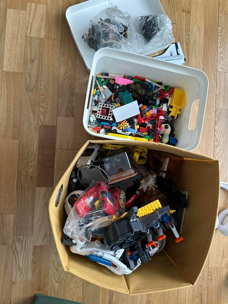 Heel veel speelgoed lego auto’s leger spelletjes…, Ophalen, Zo goed als nieuw