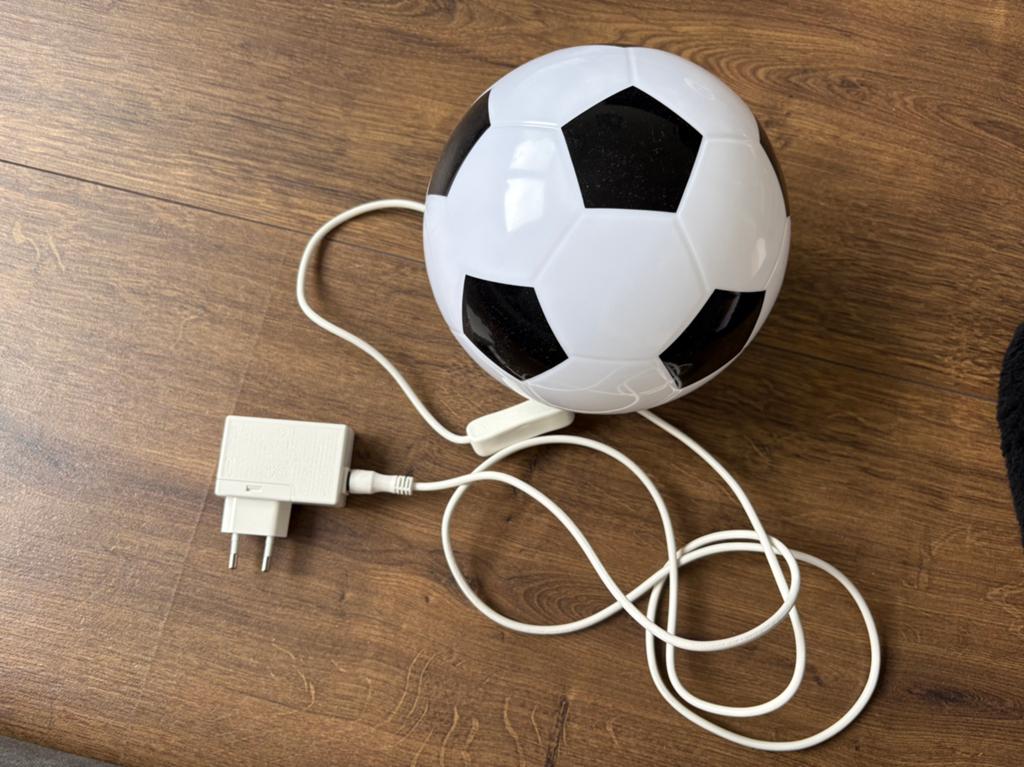 Voetballamp IKEA, Ophalen, Zo goed als nieuw