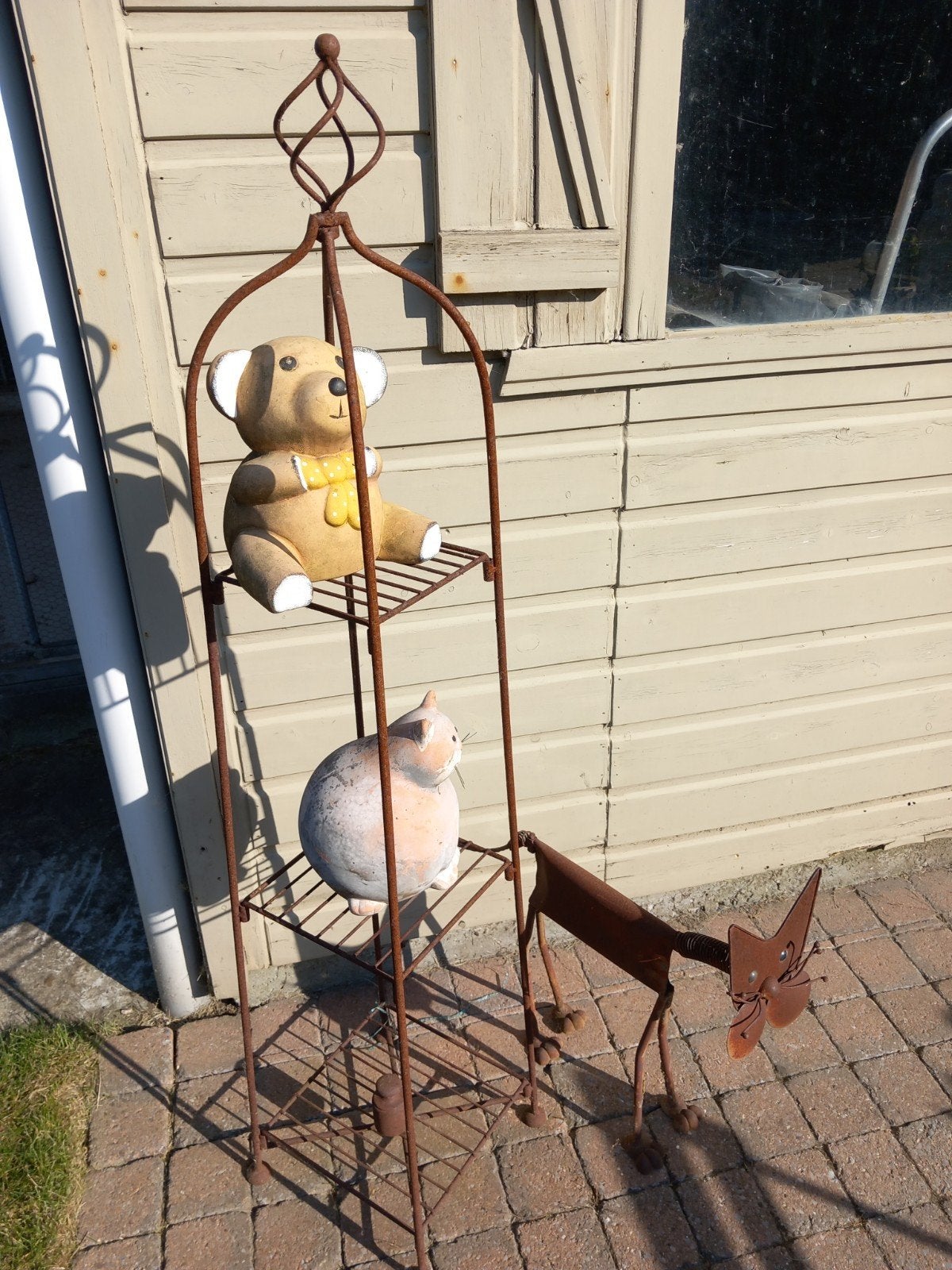Ijzeren staander en kat, Ophalen
