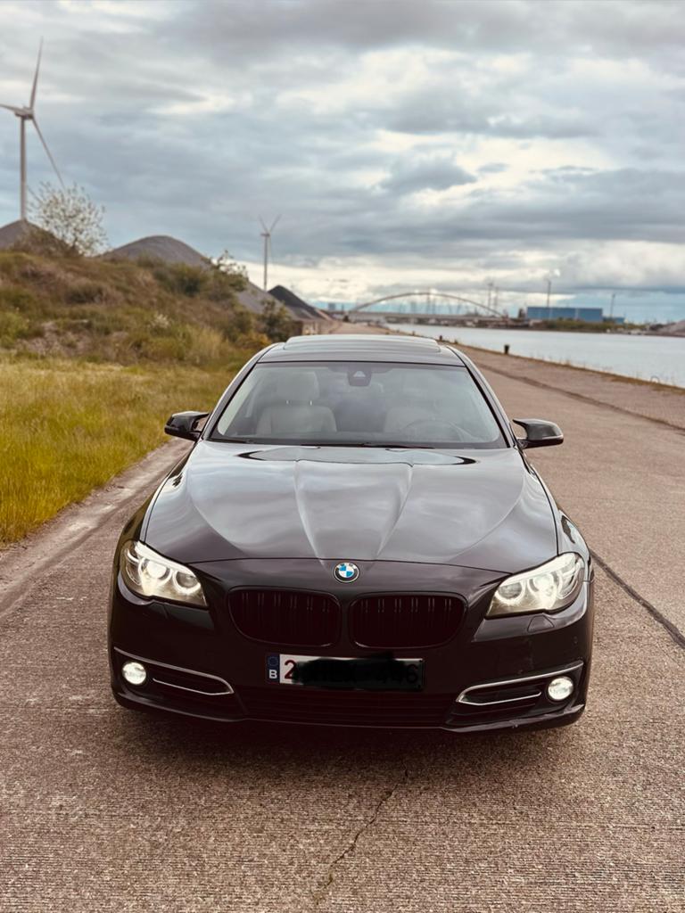 BMW 520i - Full Option / HUD / Beige Leder, Auto's, Automaat, Euro 5, Zwart, Leder