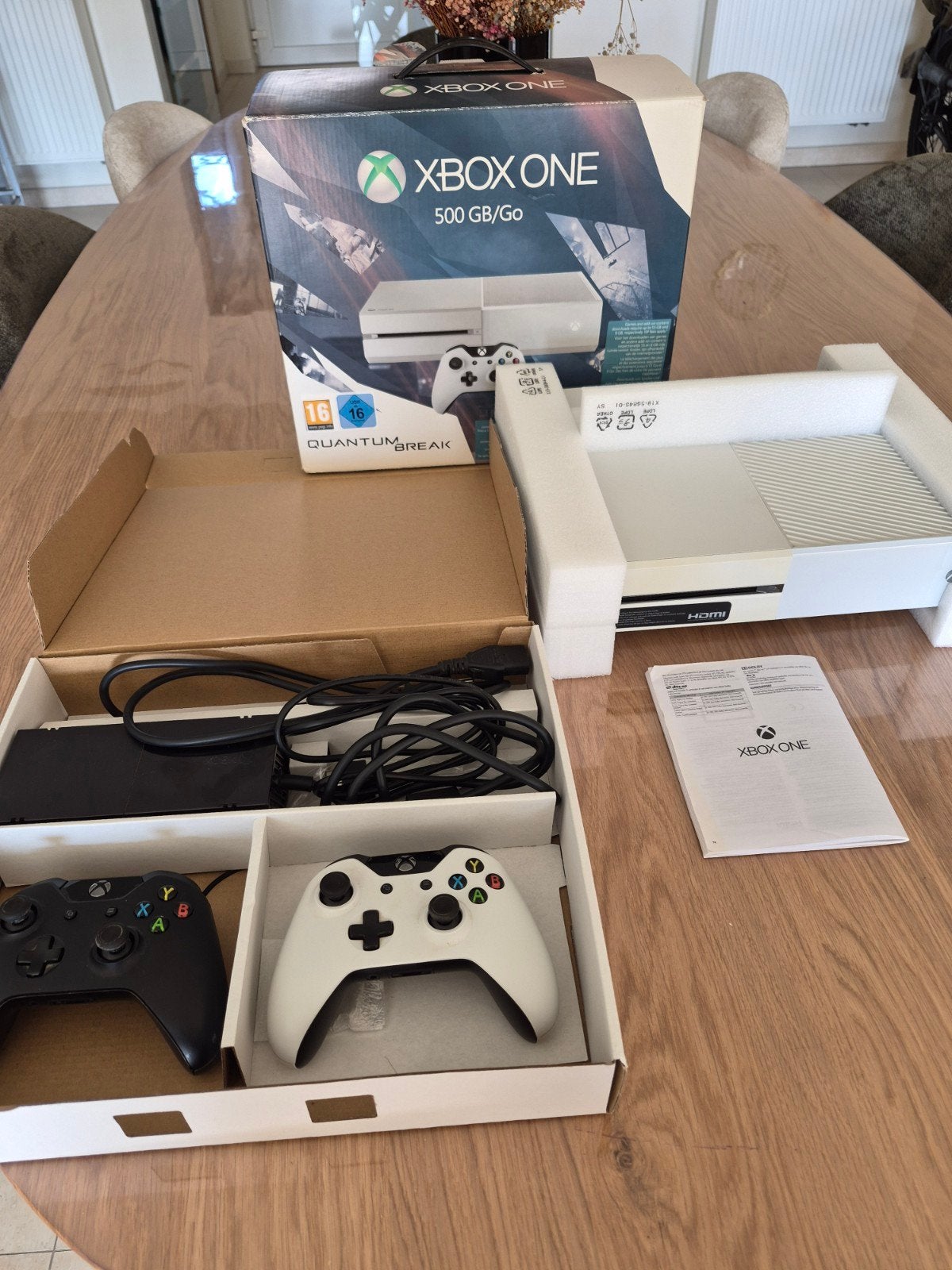 Xbox One 500GB/Go, Games en Spelcomputers, Spelcomputers | Xbox 360, Ophalen of Verzenden, Zo goed als nieuw, Met 2 controllers