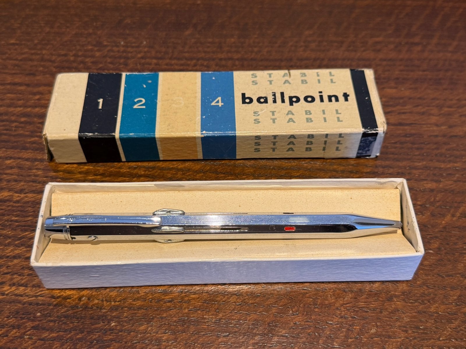 Stylo Stabil 4 couleurs Ballpoint, Autres marques, Enlèvement ou Envoi, Avec boîte, Stylo