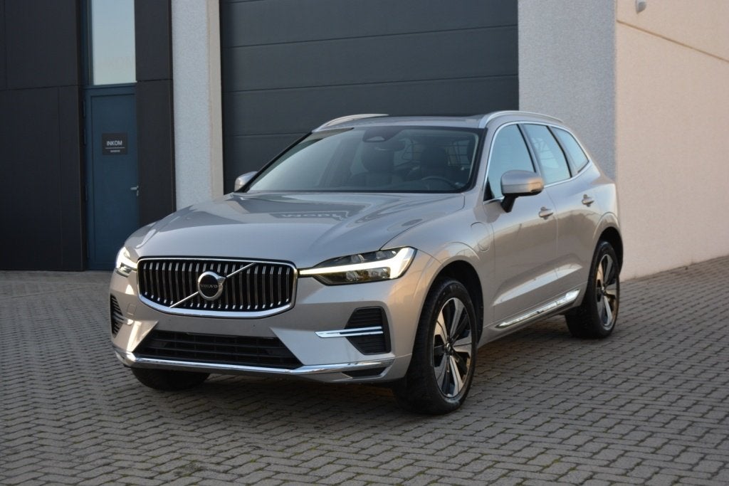 Volvo XC60 T6 350PK PHEV Recharge AWD Panoramisch dak, 2023, Auto's, Automaat, Dealer onderhouden, 4 cilinders, 257 kW