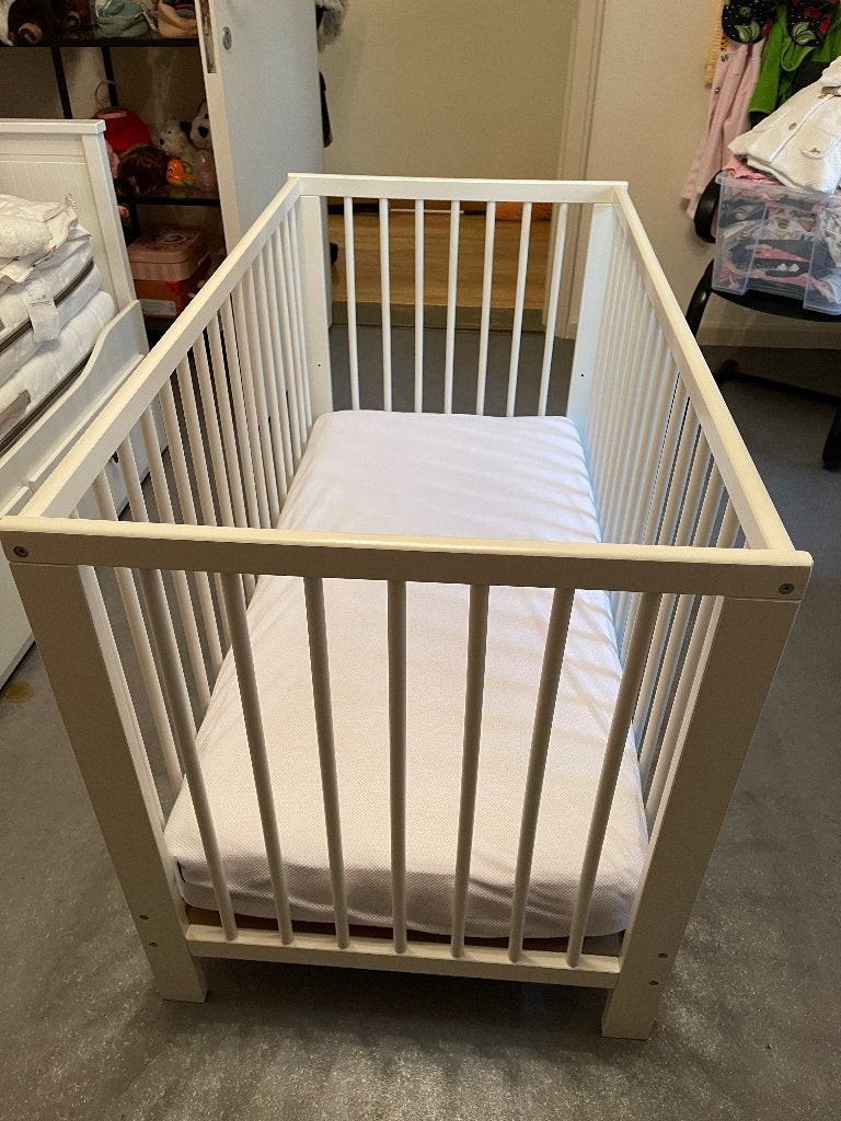 Wit kinderpark/bed, Kinderen en Baby's, Ophalen of Verzenden, Zo goed als nieuw, Rechthoekig, In hoogte verstelbaar