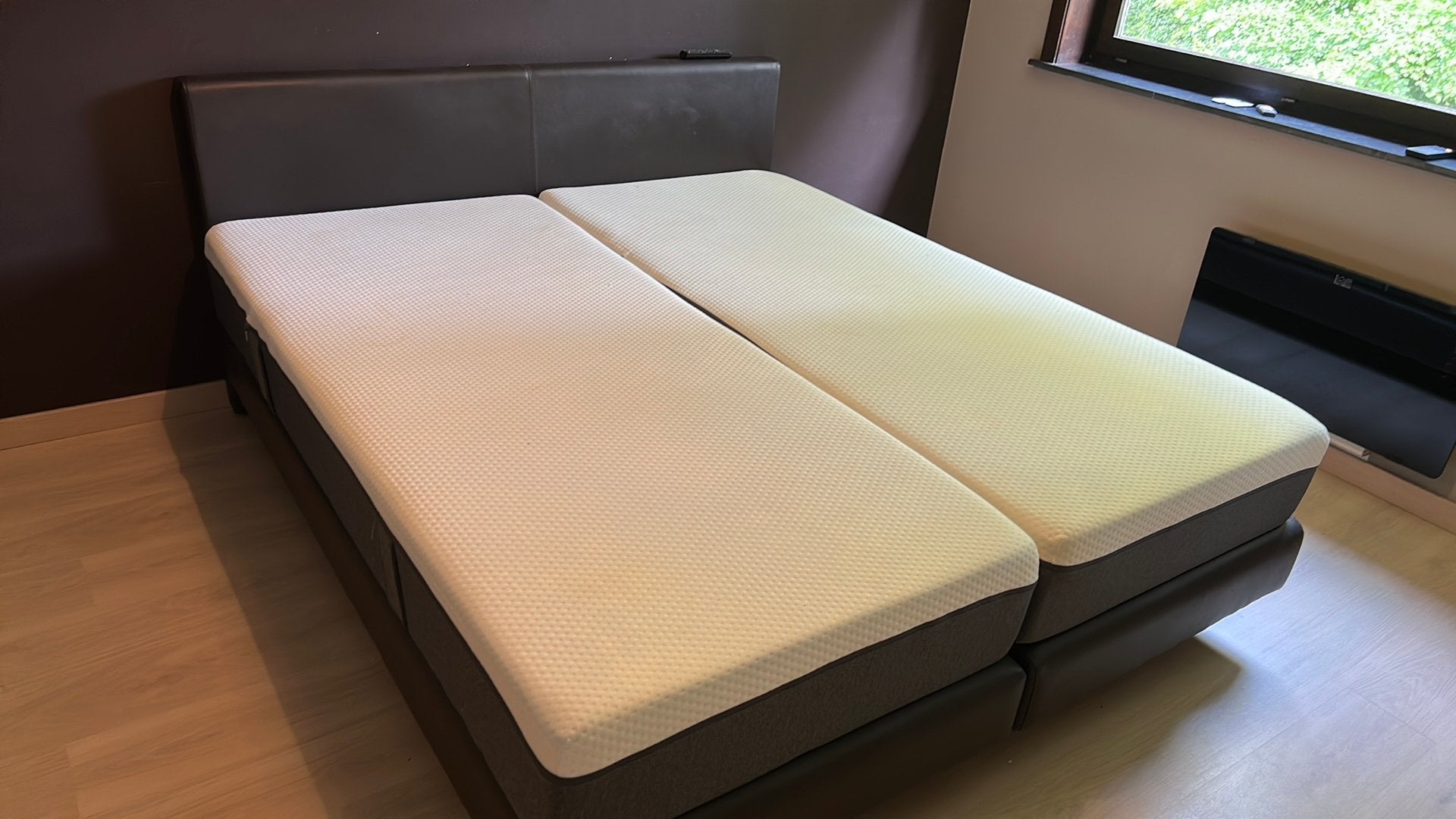 Lit double en bon état., Maison & Meubles, Chambre à coucher | Lits boxsprings, Brun, Enlèvement, Utilisé, Tijdloos