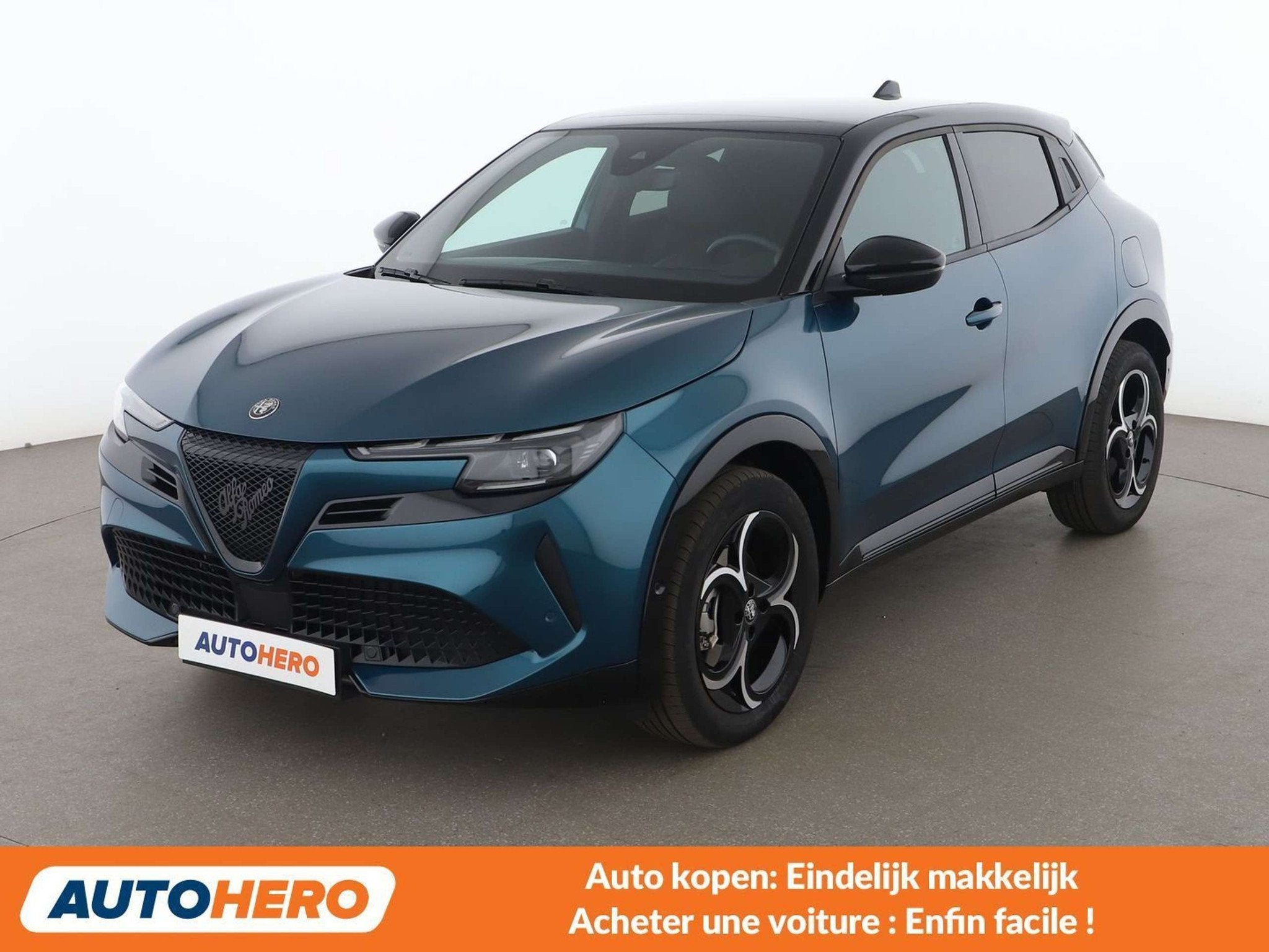 Alfa Romeo Junior 1.2 VGT Mild-Hybrid Q4 (automatique), Autos, 145 ch, Achat, Euro 6, Noir