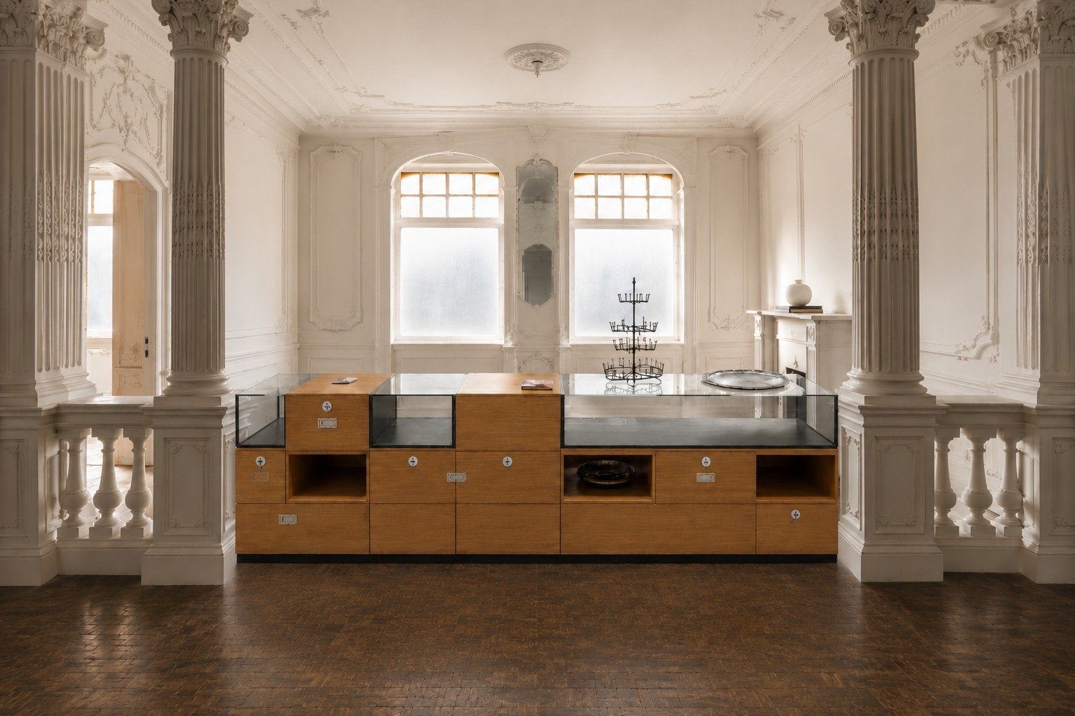 Massieve designtoog / vitrinekast – ideaal voor showroom, Huis en Inrichting, Stoffering | Vloerbedekking, Zwart, Ophalen