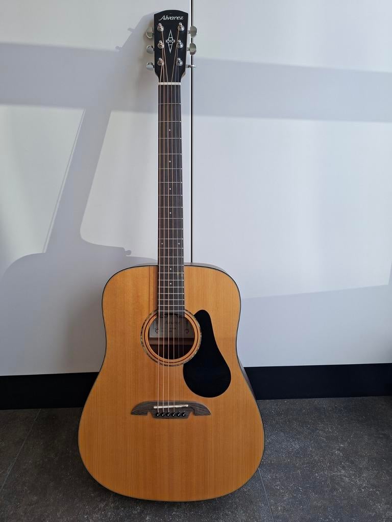 Akoestische steelstring gitaar Alvarez AD30, Enlèvement, Comme neuf, Guitare Western ou Guitare Folk, Avec valise