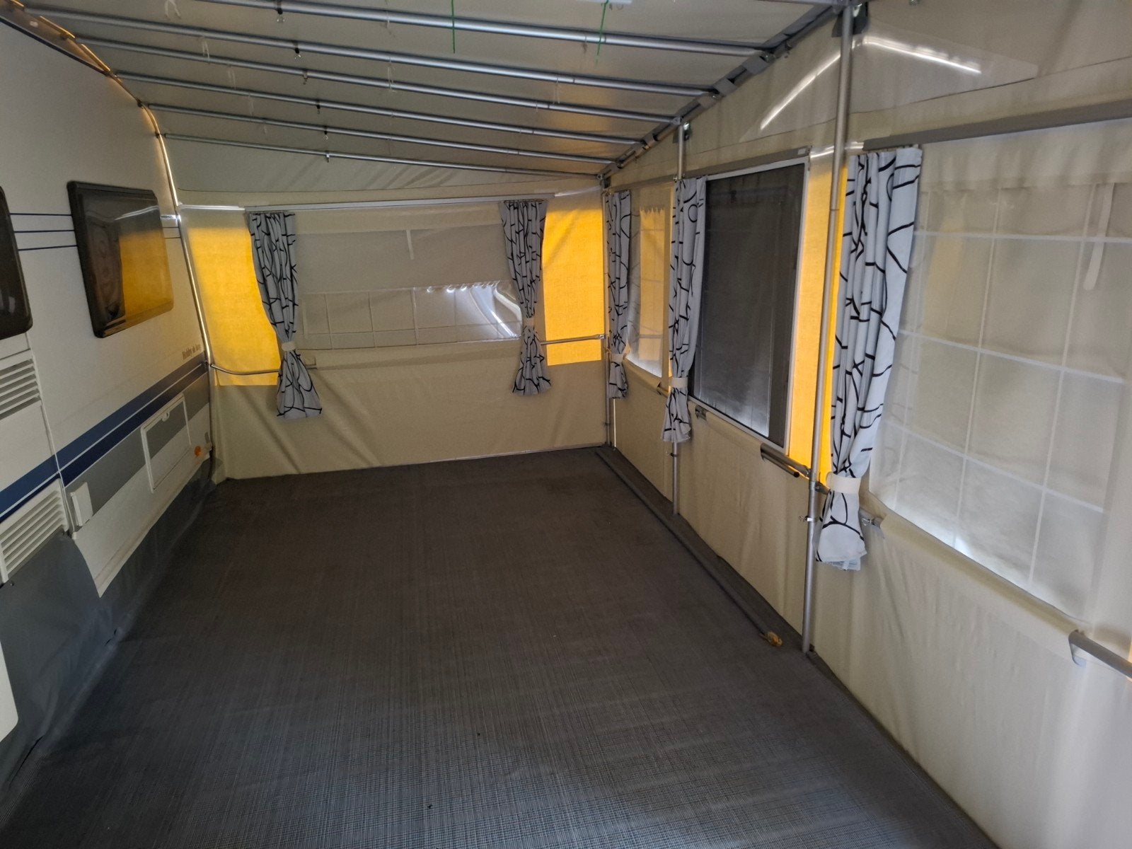 Hobby 650UF De luxe + mover+voortent Vervovan + vloer, Ophalen, Gebruikt, Polyester, Overige merken