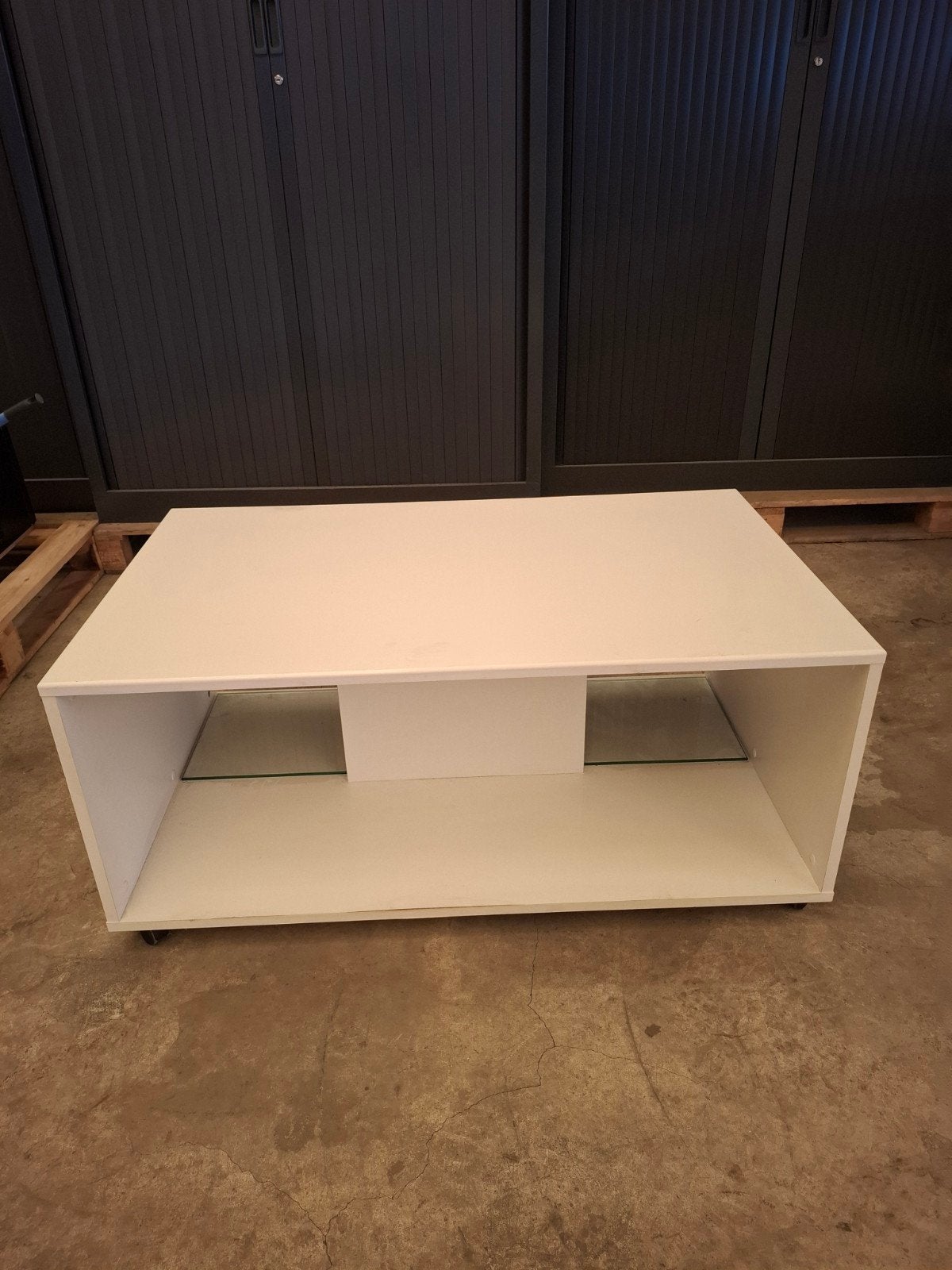 table basse but, Enlèvement