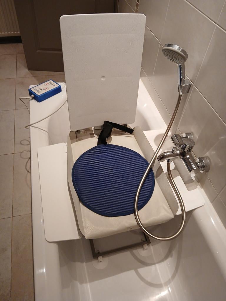 Badlift zware kwaliteit, zo kan je zelfstandig in bad, Ophalen