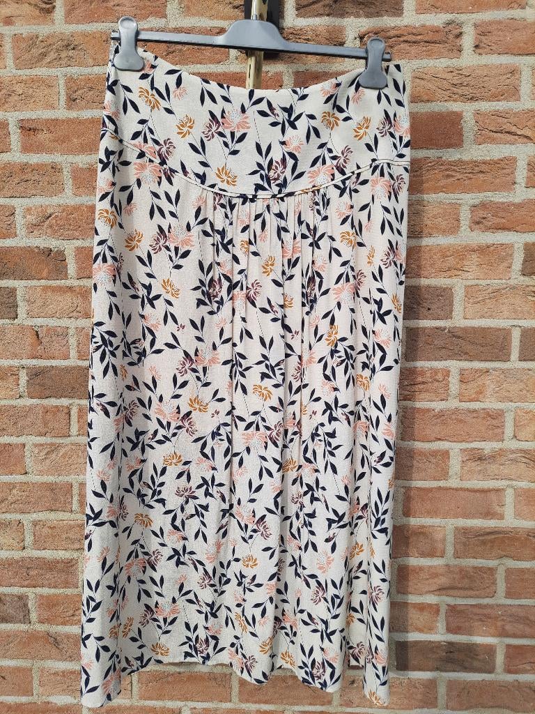 mooie gebloemde lange rok, Kleding | Dames, Rokken, Zo goed als nieuw, Maat 42/44 (L), Overige kleuren, Onder de knie, Ophalen of Verzenden