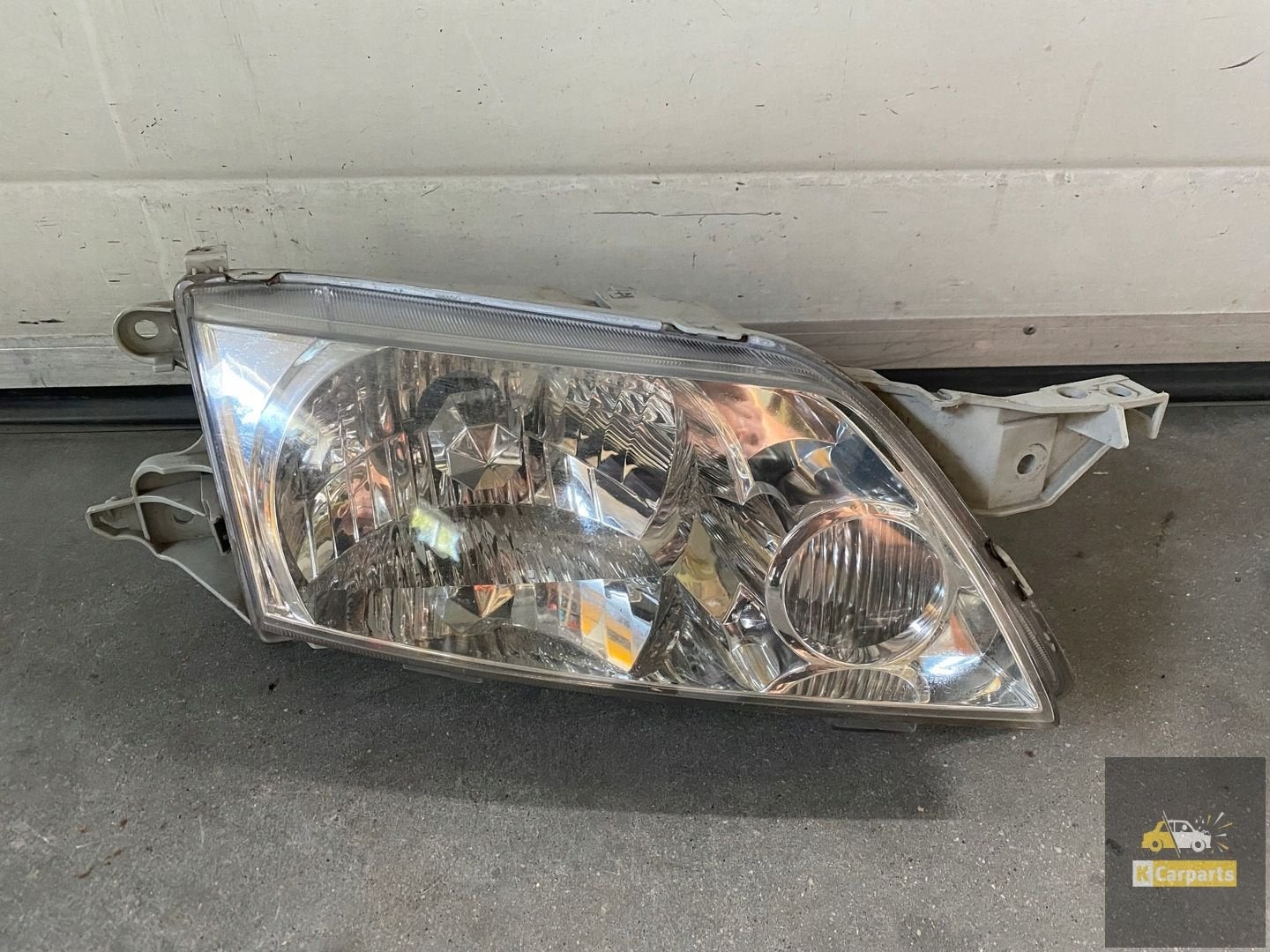 Phare avant droit d'origine Mazda pour Mazda Premacy 2001-20, Shinchi, Fuchu-Cho 3-1
730-8670  Hiroshima, Mazda Motor Corporation