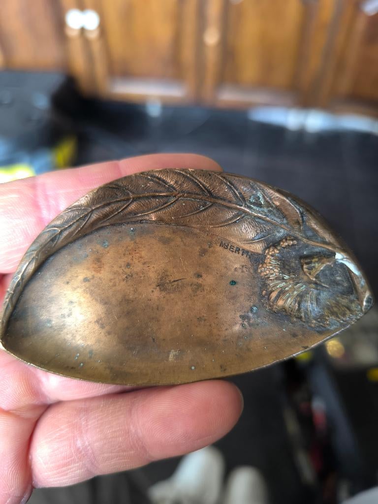 Cet objet est un vide-poche en bronze de style Art Nouveau., Enlèvement, Bronze