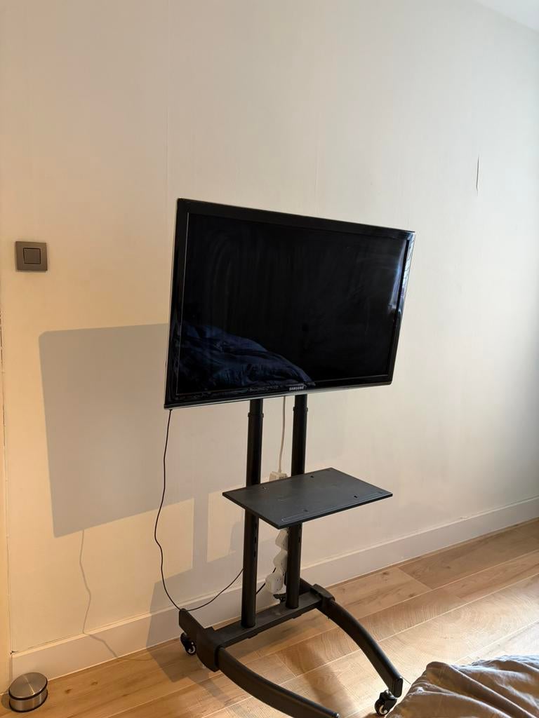 Tv samsung + staander, TV, Hi-fi & Vidéo, Support de télévision, Comme neuf, Enlèvement