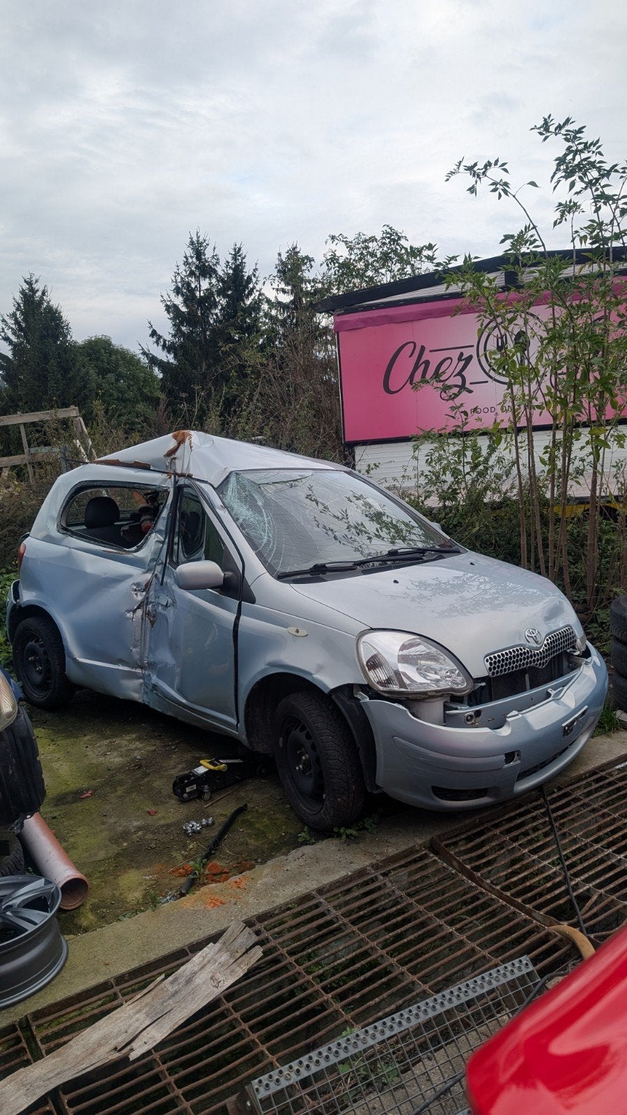 Toyota Yaris 1.0 essence accidentée toujours roulante, Autos, Achat, Boîte manuelle, Particulier, Yaris