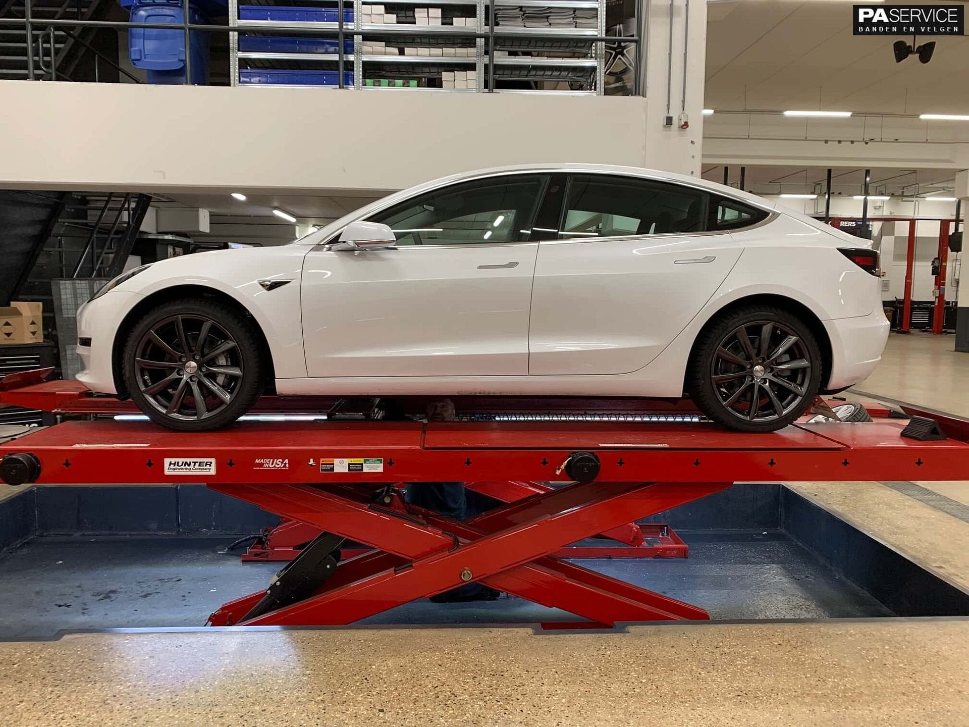 Nieuw 19 inch Tesla 3 Antraciet dedicated winterset incl Han, 19 inch, -, -, Banden en Velgen