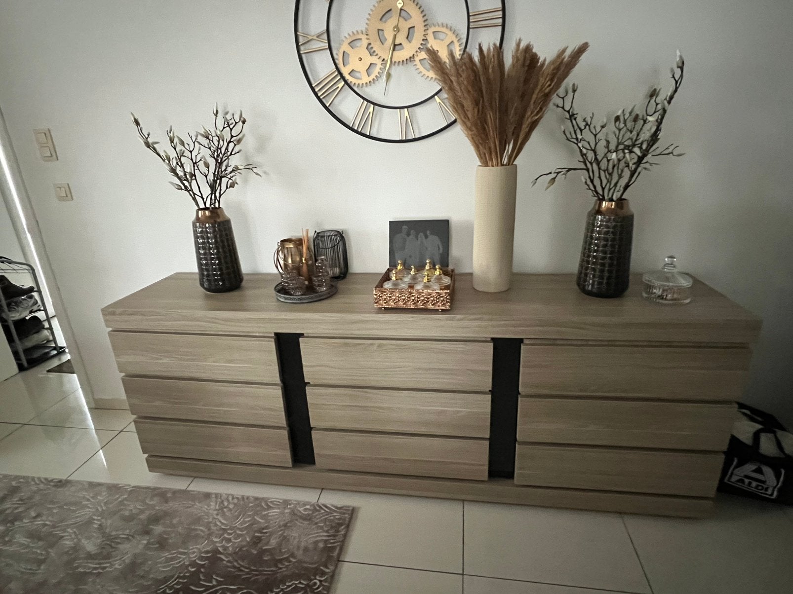 Buffet moderne — aspect bois avec touches noires, Enlèvement