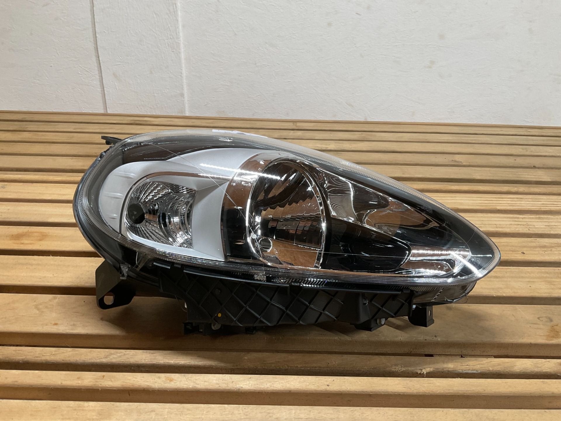 Lampe de chevet Fiat Grande Punto Evo 199 08-15 519371490 FI, Stellantis Europe S.p.A., Info@stellantis.com, Utilisé, Corso Giovanni Agnelli 200
10135  Turin, IT