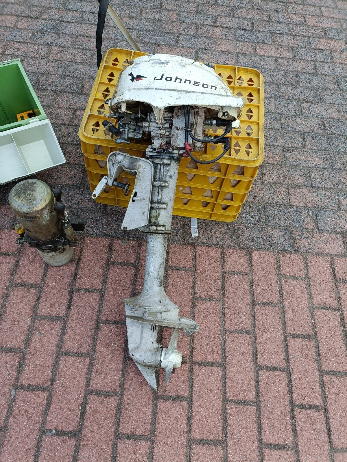 Johnson buitenboordmotor 2 cilinder - werkt niet

Aangeboden, Ophalen