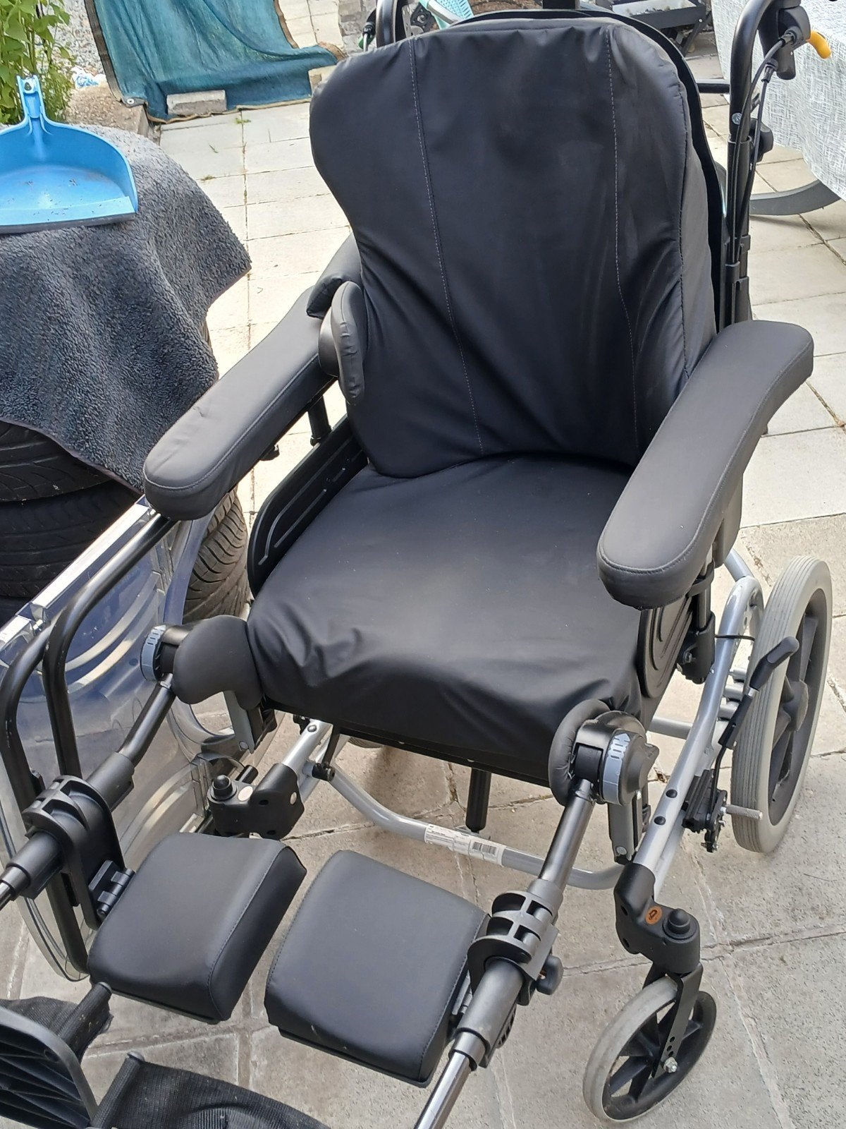 Kantel zorgstoel Rea Azalea Assist in nieuwstaat, Diversen, Rolstoelen, Ophalen