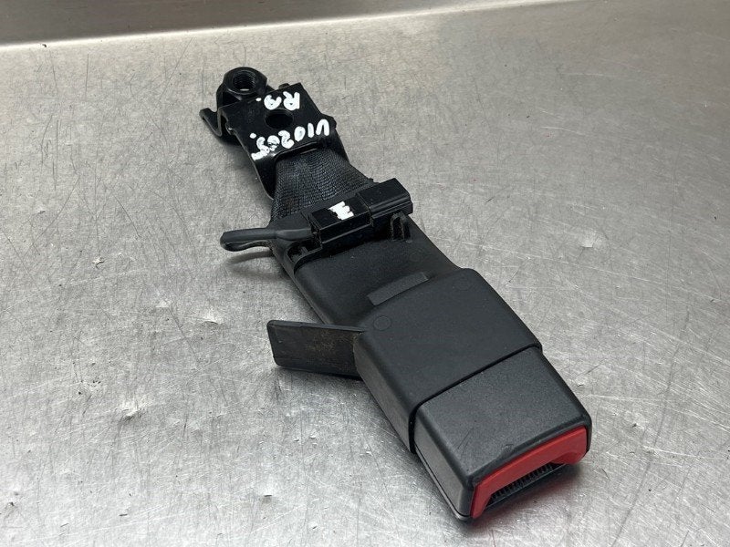 BOUCLE DE CEINTURE ARRIÈRE DROIT Avensis Wagon (T27), Utilisé, Toyota
