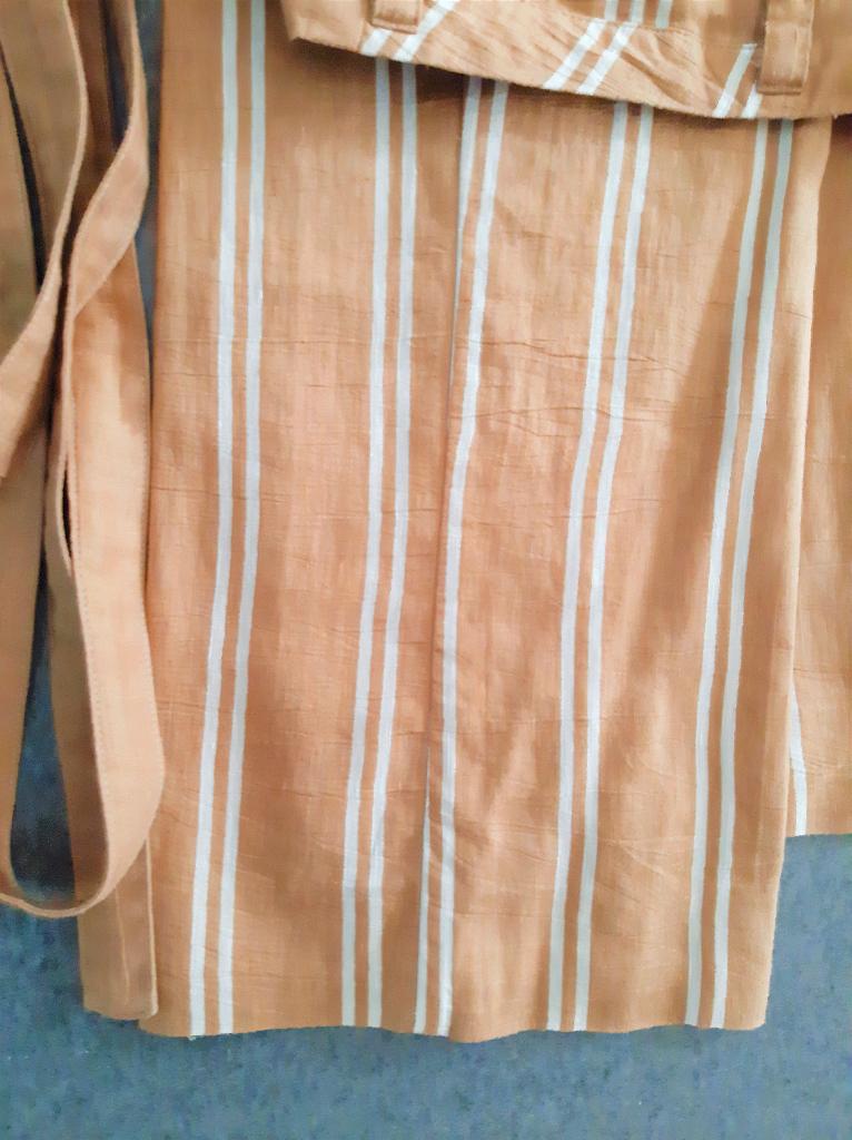 Te koop: Mooie gestreepte linnen broek van "Terre Bleue",42, Kleding | Dames, Ophalen, Bruin, Maat 42/44 (L), Zo goed als nieuw
