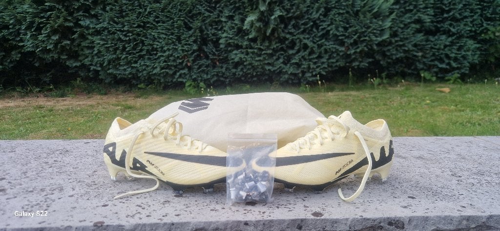 Chaussure de foot "NIKE", Sports & Fitness, Football, Neuf, Taille XS ou plus petite, Enlèvement, Chaussures