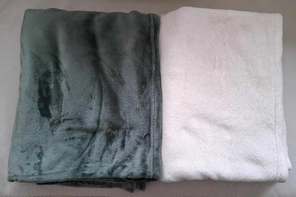 Fleece dekentjes - Nieuw ( 2 stuks ), Maison & Meubles, Accessoires pour la Maison | Plaids & Couvertures, Enlèvement ou Envoi