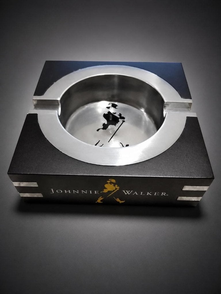 Cendrier Johnnie Walker fabriqué en bois et métal., Enlèvement, Neuf, Cendrier