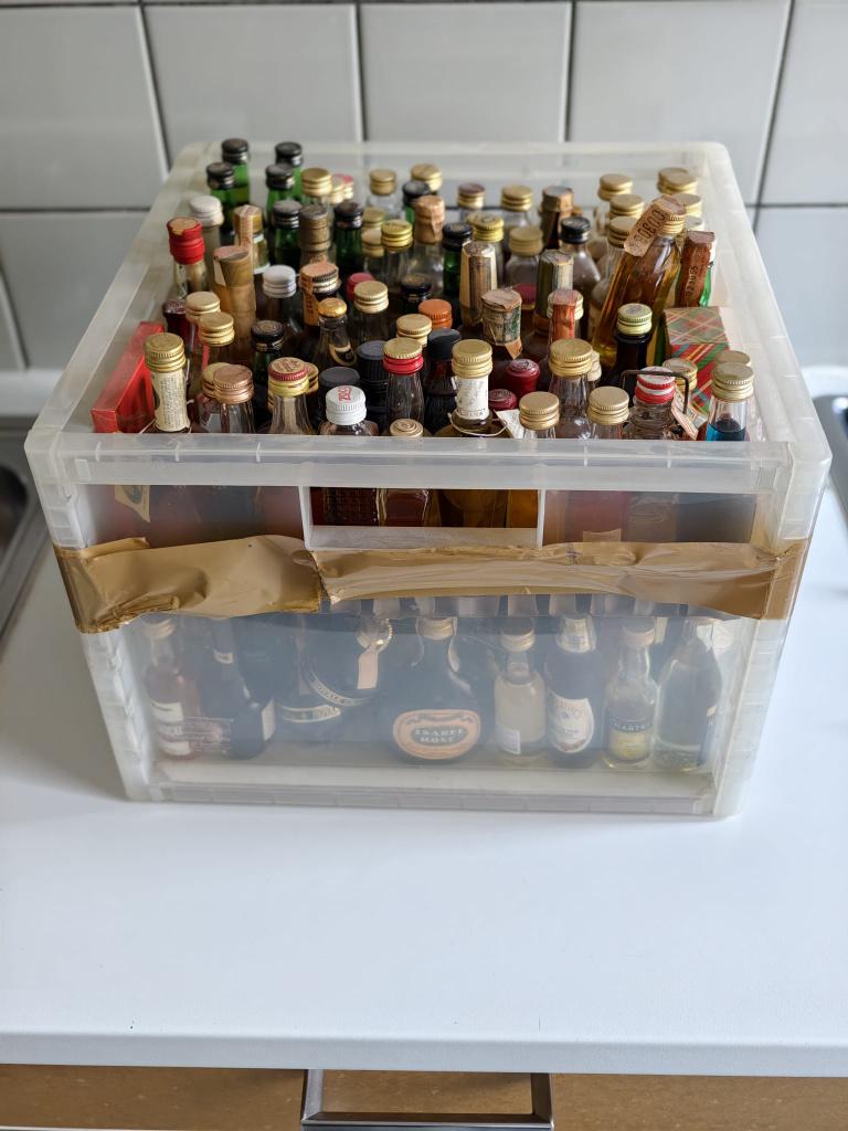 lot kleine likeuren en sterke dranken, Collections, Collections complètes & Collections, Enlèvement