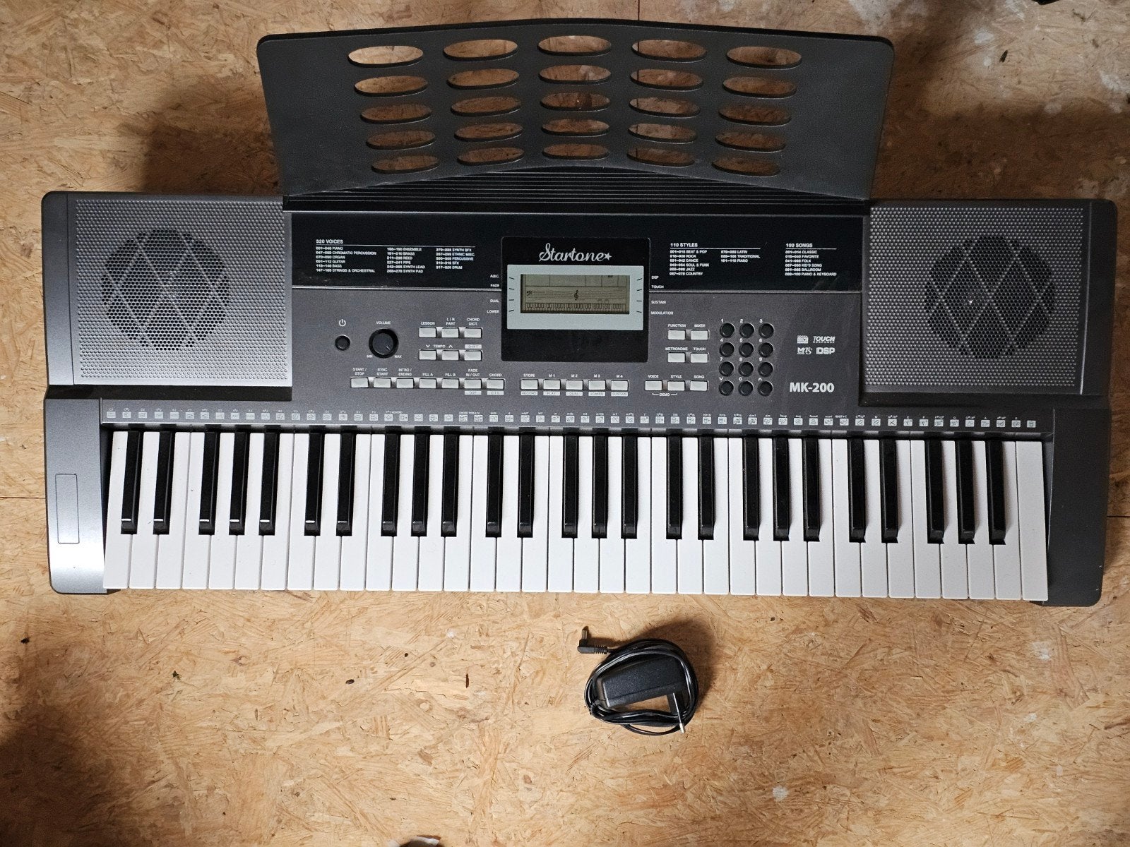 Startone MK-200 Keyboard – 61 toetsen (inclusief adapter & l, Muziek en Instrumenten, Ophalen, Gebruikt, 61 toetsen, Midi-aansluiting