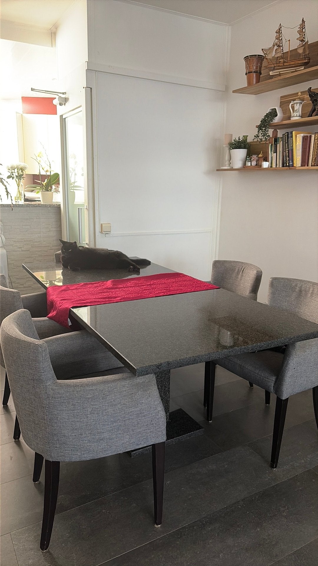 Stoel en tafel te koop, Huis en Inrichting, Stoelen, Ophalen, Gebruikt, Vijf, Zes of meer stoelen, Stof