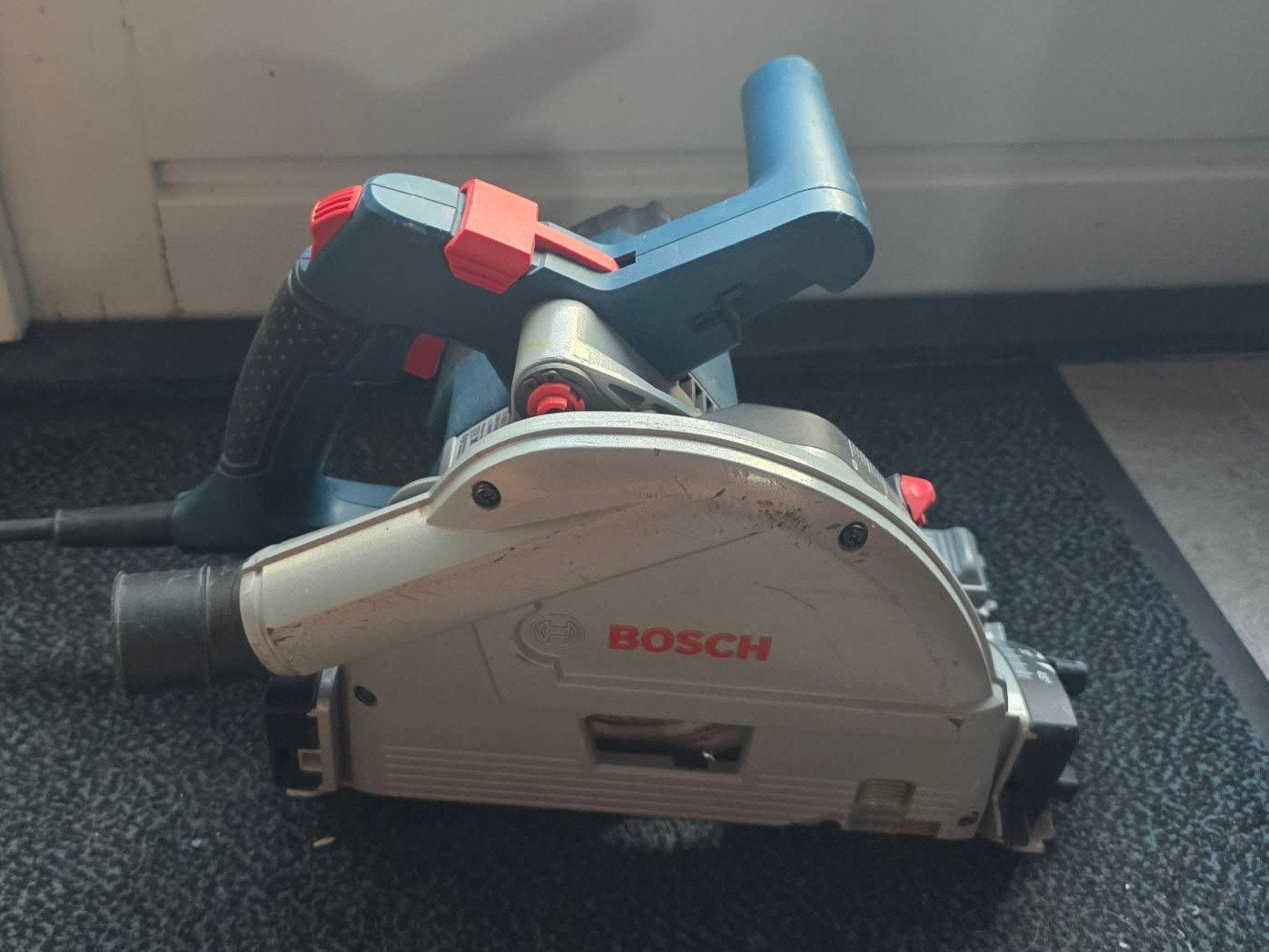 Scie plongeante Bosch Professional GKT 55 GCE (1400 W) en L-, Enlèvement, Scie circulaire