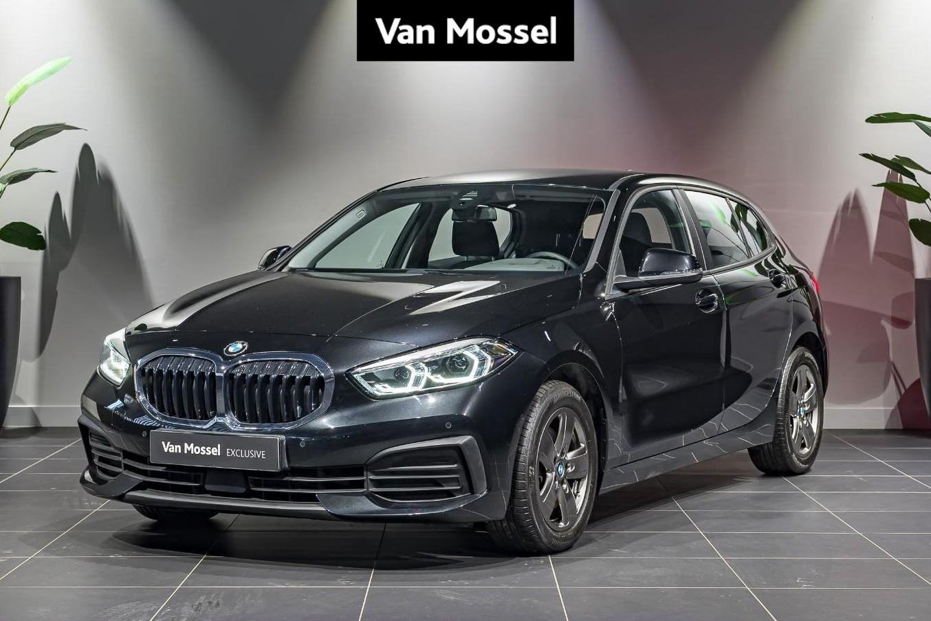 BMW 1-serie 118d NAVI | LED | CAMERA | CARPLAY, Auto's, 4 cilinders, Zwart, 5 deurs, 1405 kg