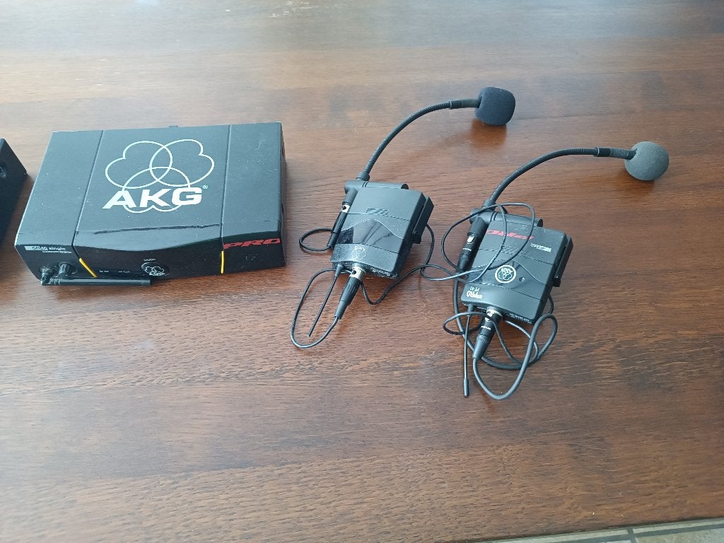 Micro's draadloos met zender akg, Ophalen, Zo goed als nieuw, Instrumentmicrofoon, Draadloos