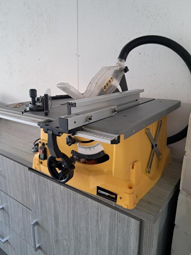 Tafelzaag powerplus, Doe-het-zelf en Bouw, Gereedschap | Zaagmachines, Ophalen